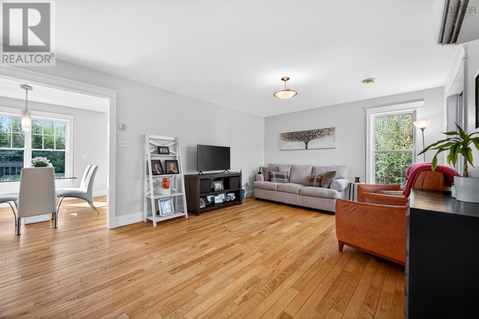Property 25 of 47 of 104 GEORGINA Drive