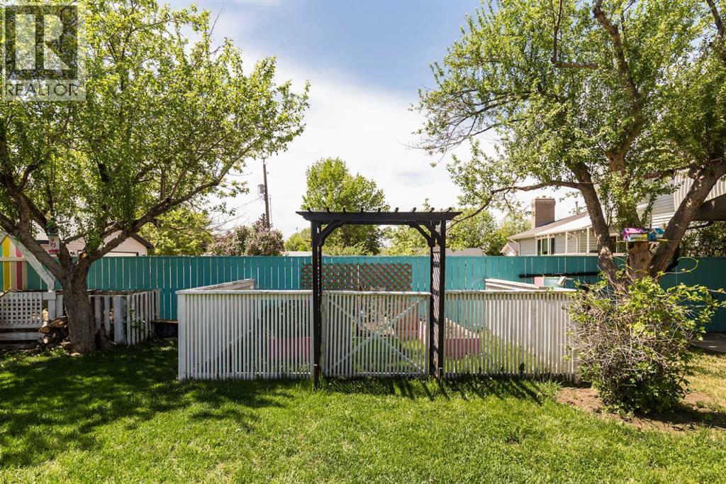 1832 7 Avenue N - 41