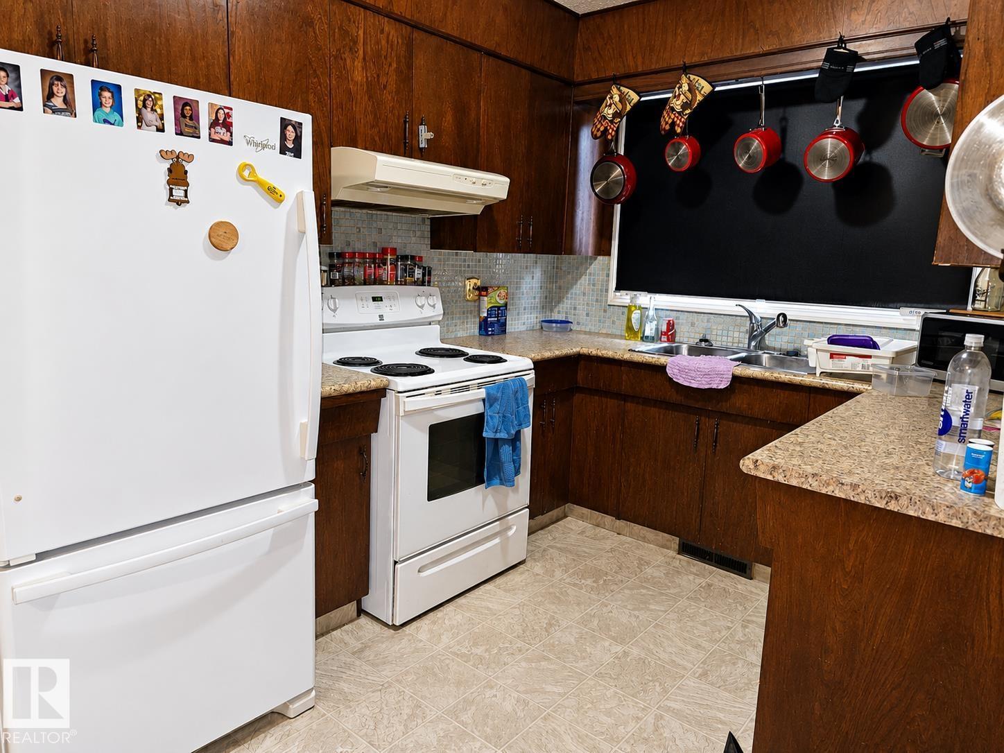 10306 & 10308 152 ST NW - 19