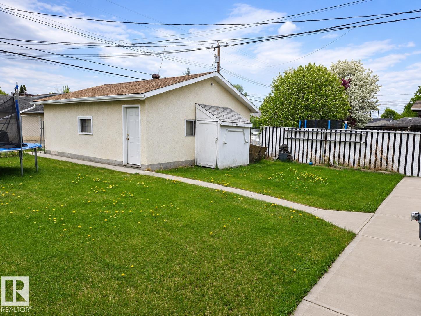 10306 & 10308 152 ST NW - 28