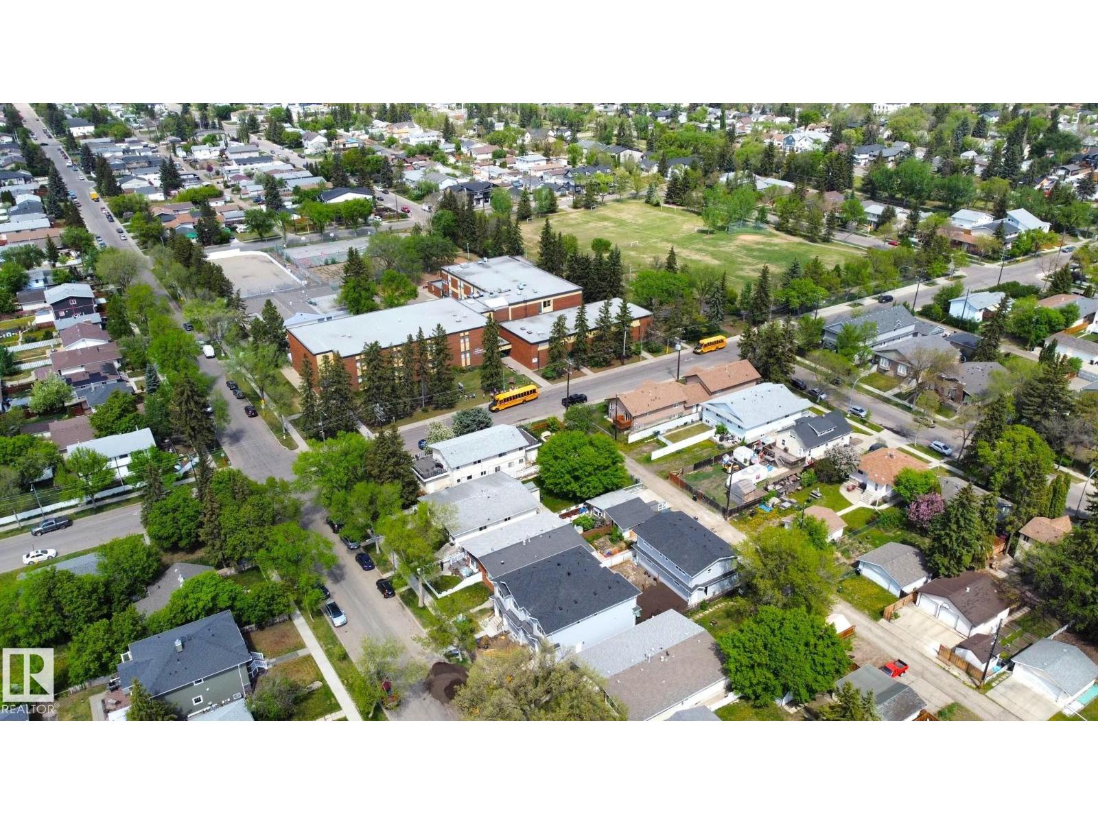 10306 & 10308 152 ST NW - 33