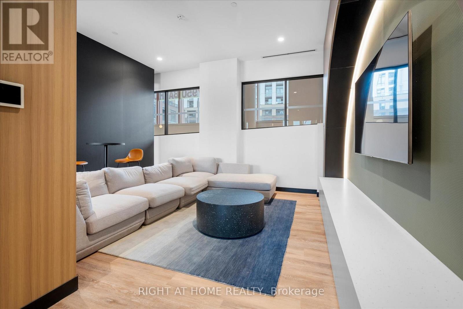 #1424 7950 BATHURST STREET - 27