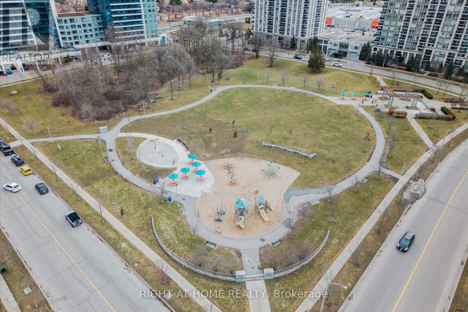 #1424 7950 BATHURST STREET - 38