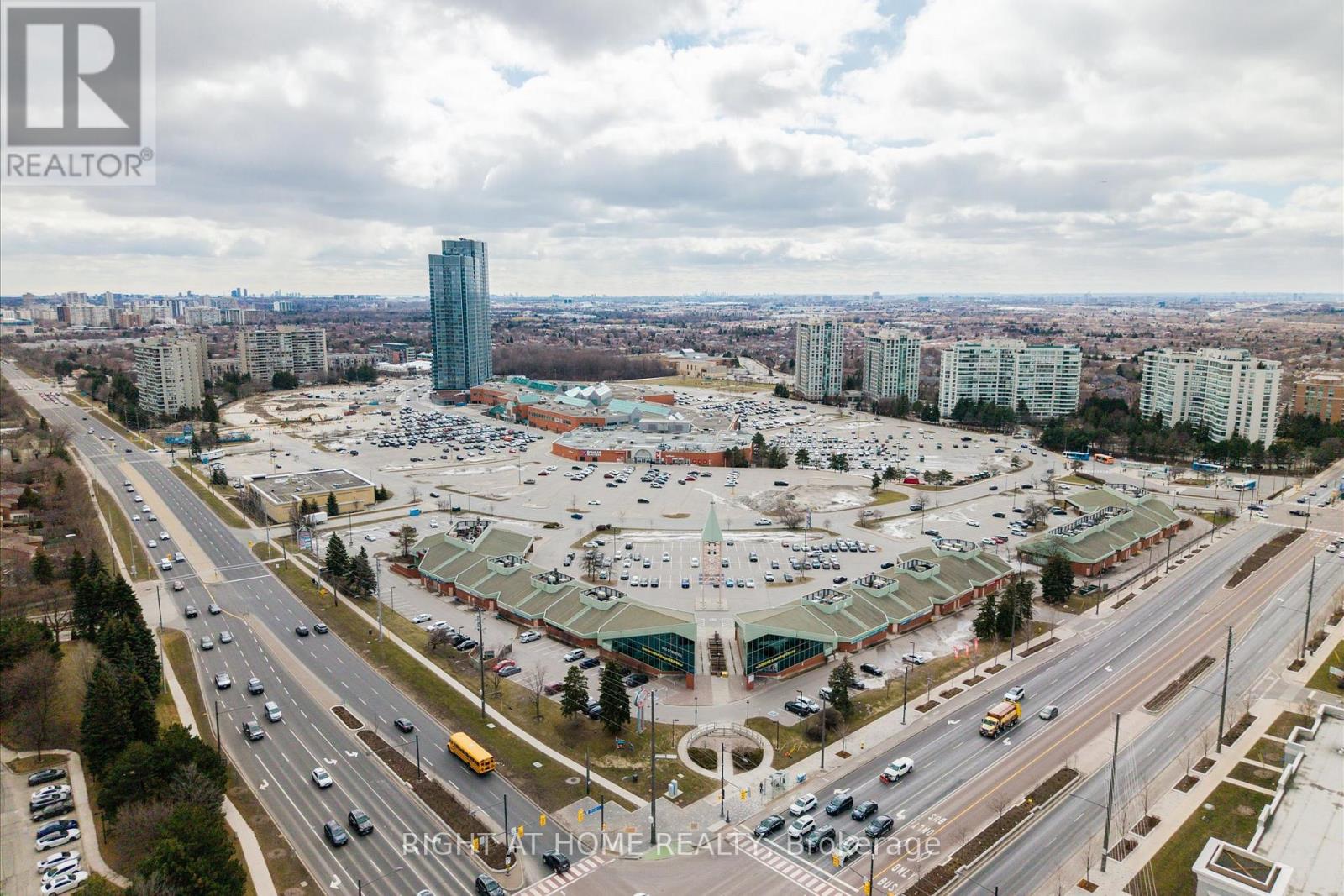 #1424 7950 BATHURST STREET - 40