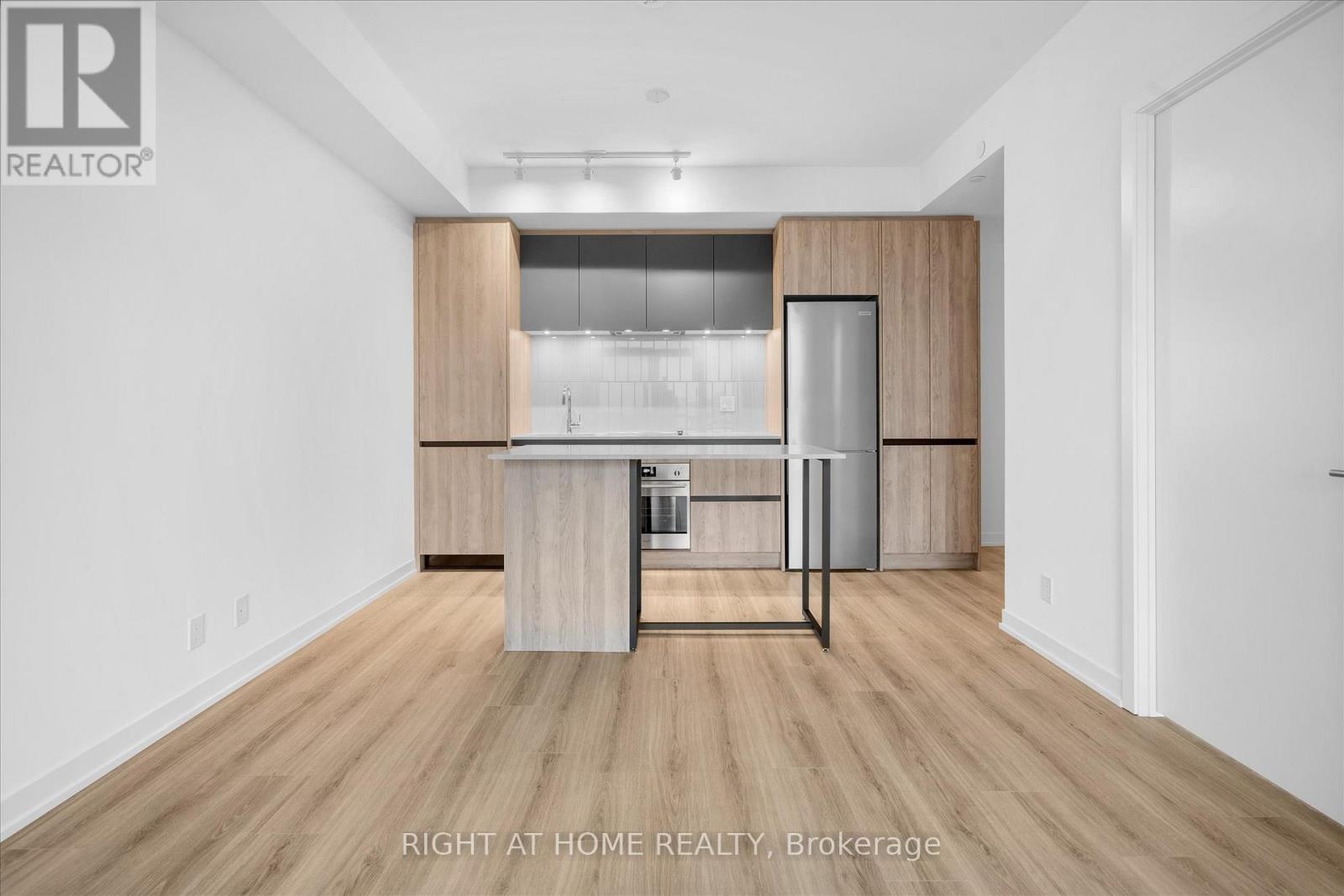 #1424 7950 BATHURST STREET - 6