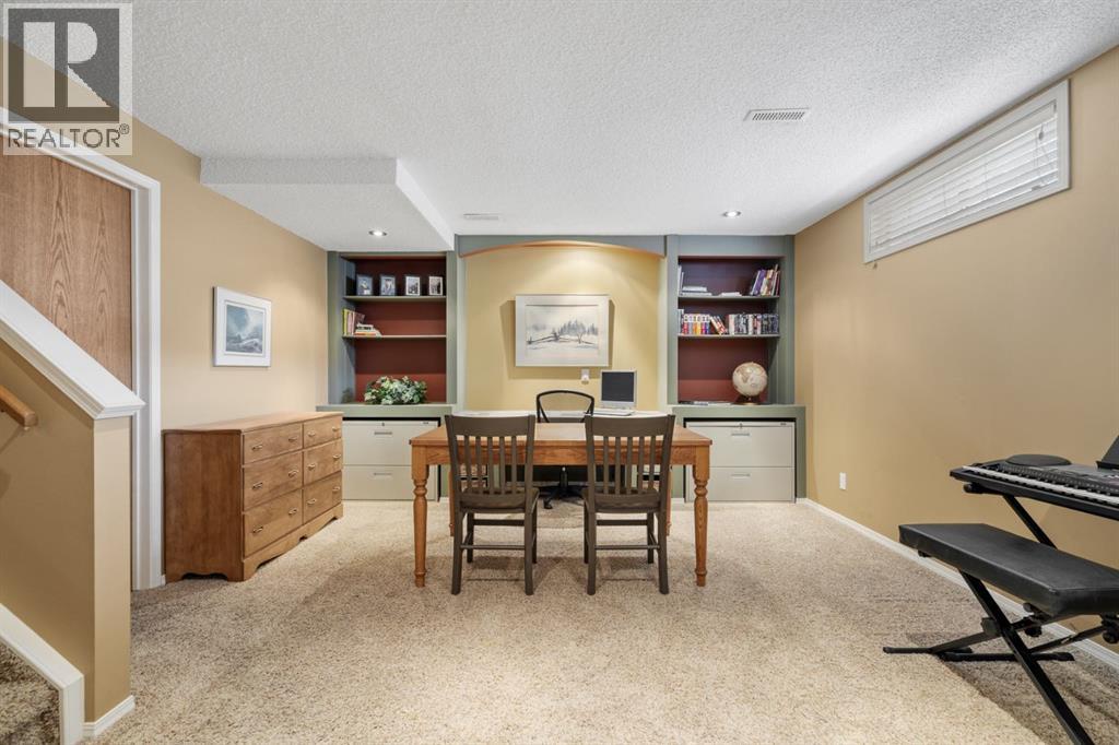 212 Sirocco Place SW - 32