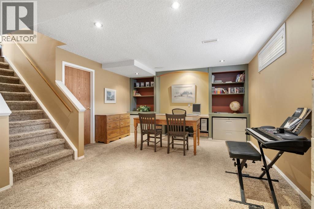212 Sirocco Place SW - 33