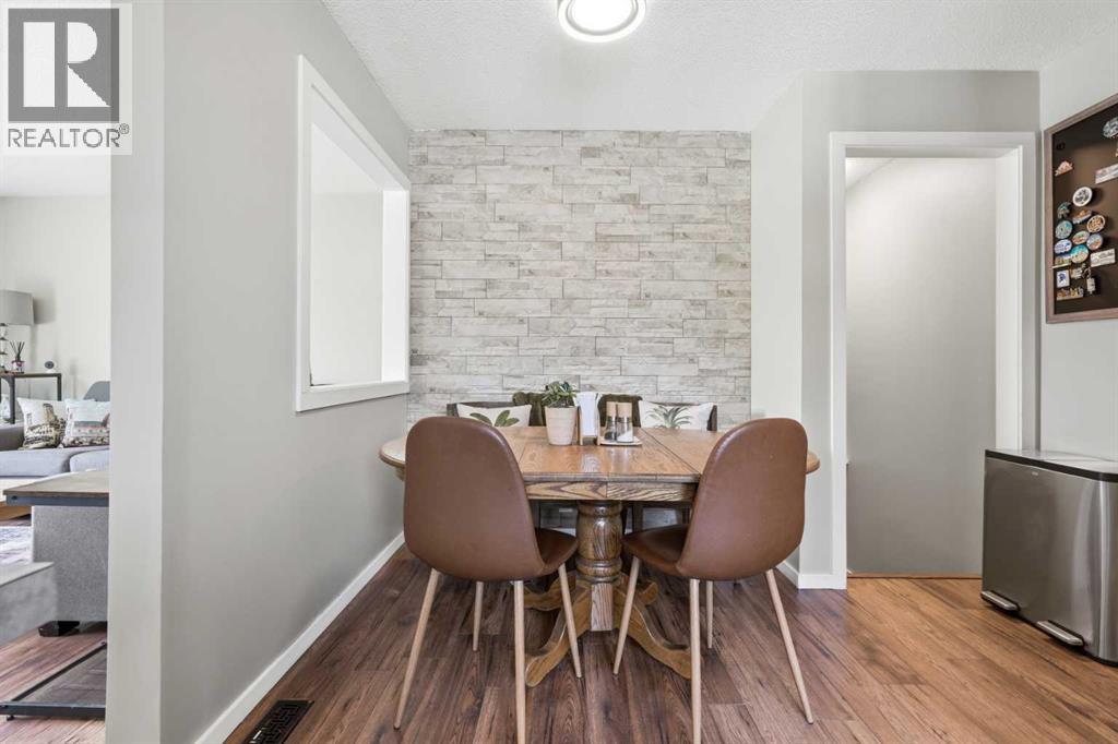 865 Queensland Drive SE - 10