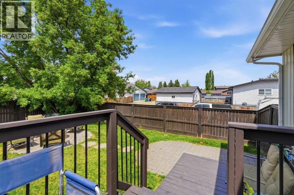 865 Queensland Drive SE - 24