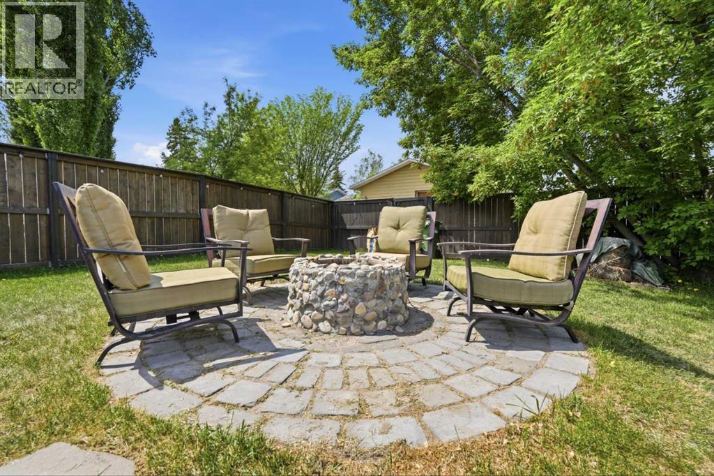 865 Queensland Drive SE - 26