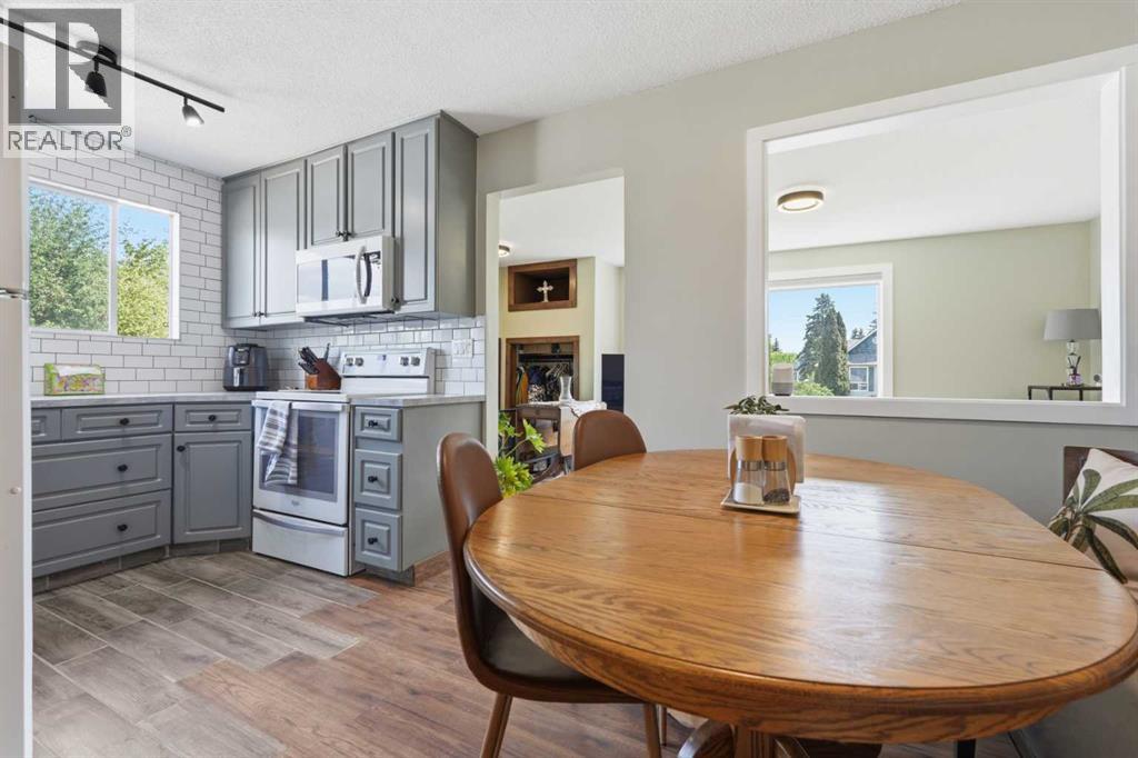 865 Queensland Drive SE - 12