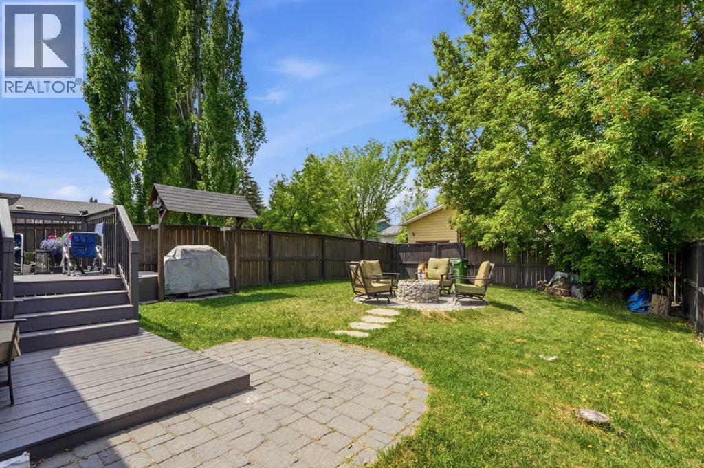865 Queensland Drive SE - 25