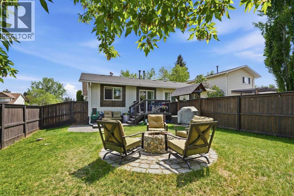 865 Queensland Drive SE - 27