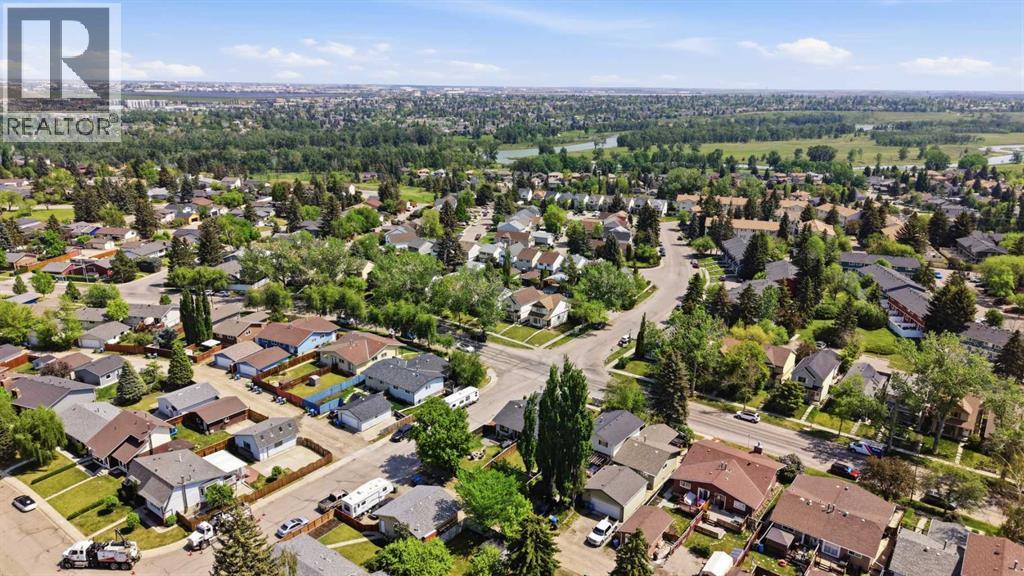 865 Queensland Drive SE - 46