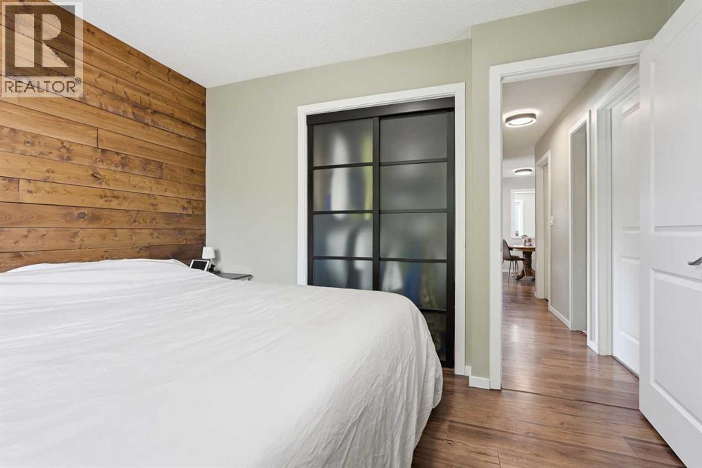 865 Queensland Drive SE - 20