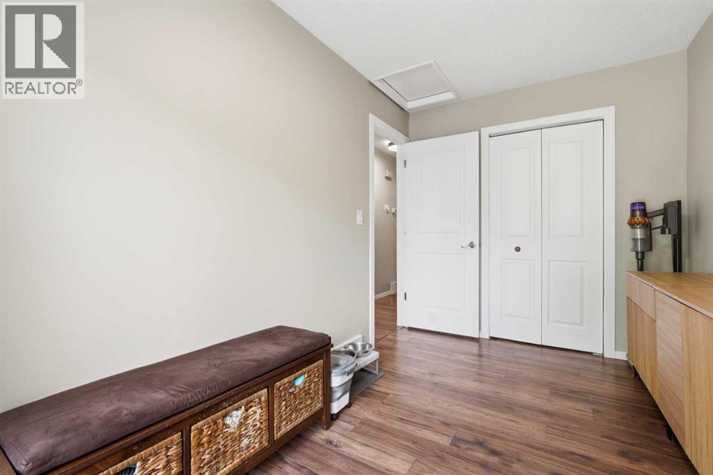 865 Queensland Drive SE - 22
