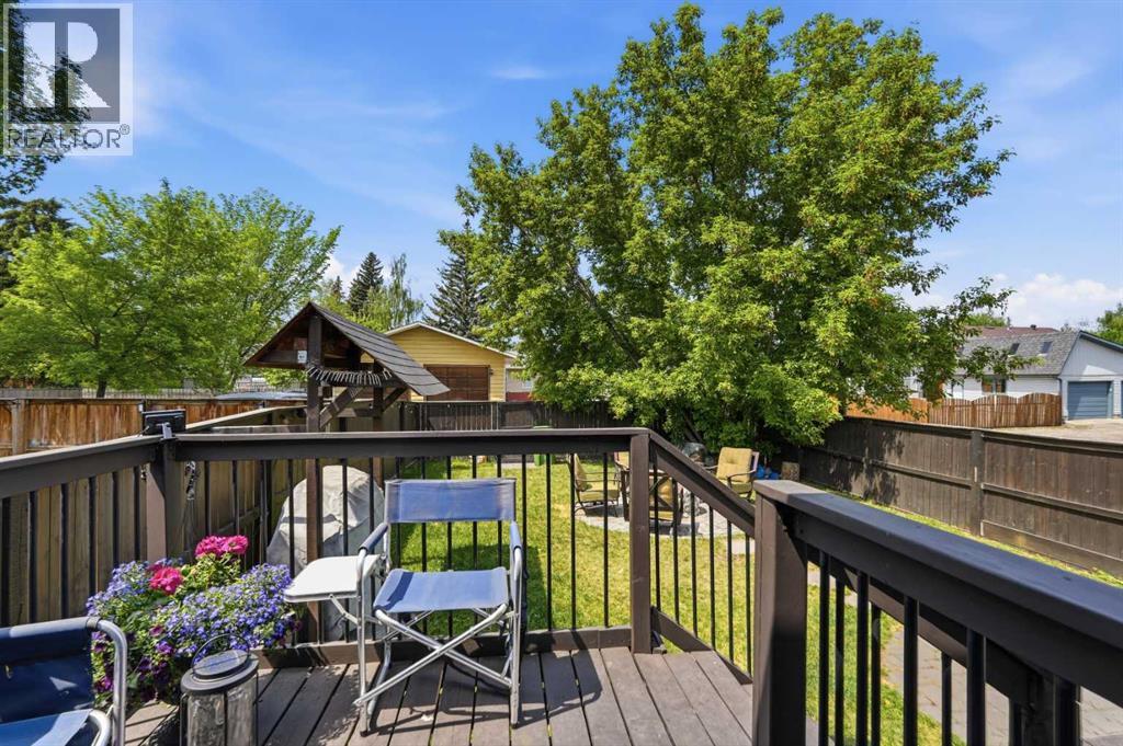 865 Queensland Drive SE - 23