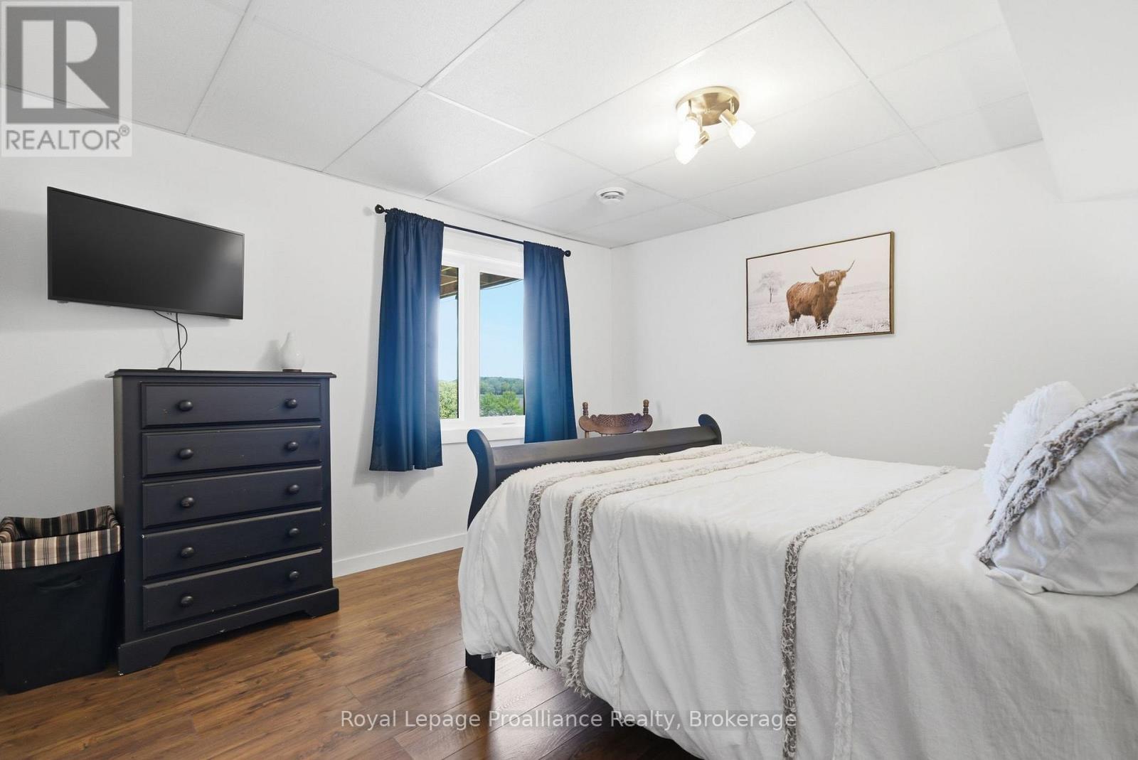 137 WINDWHISPER DRIVE - 36