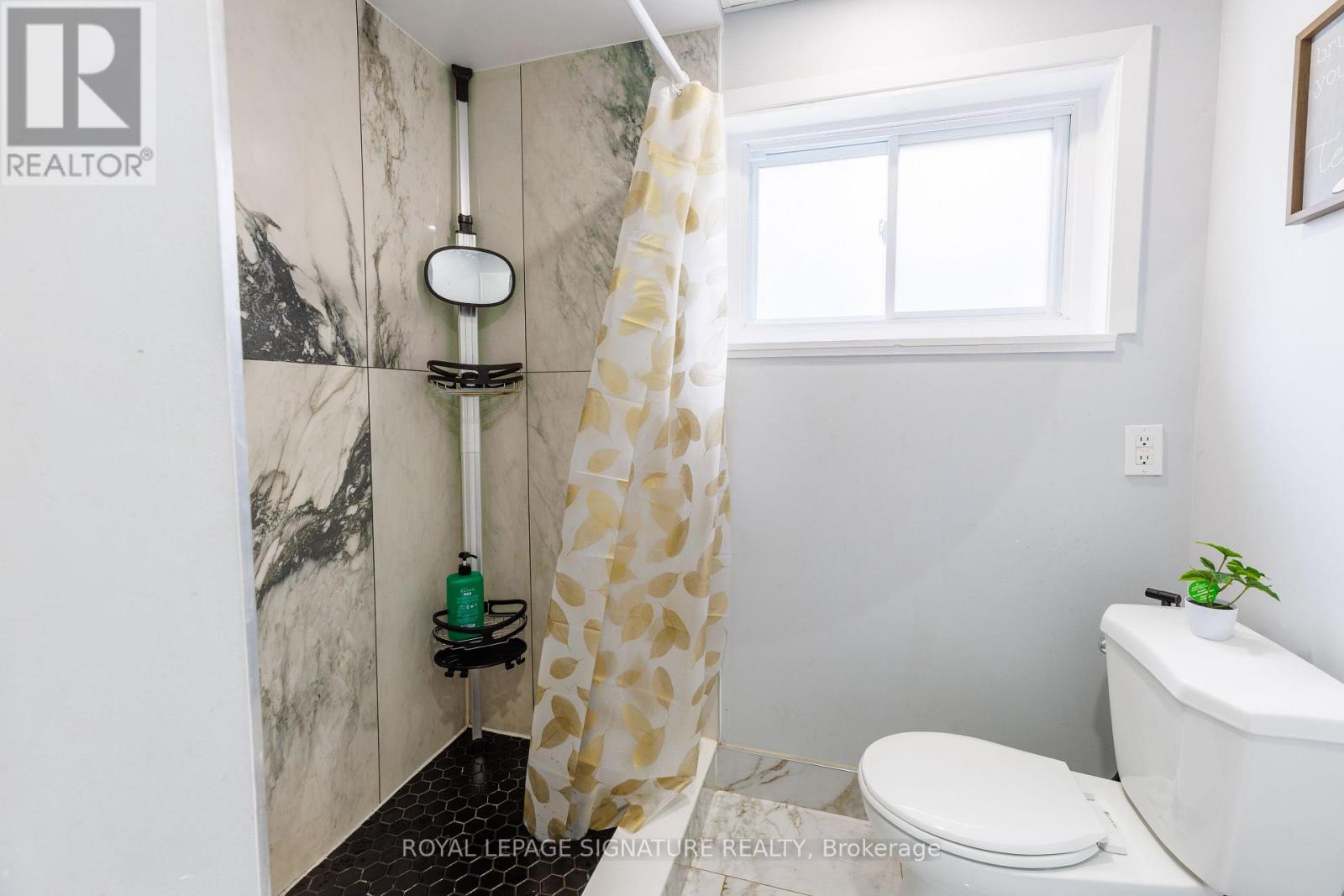 18 SILVERDALE CRESCENT - 26