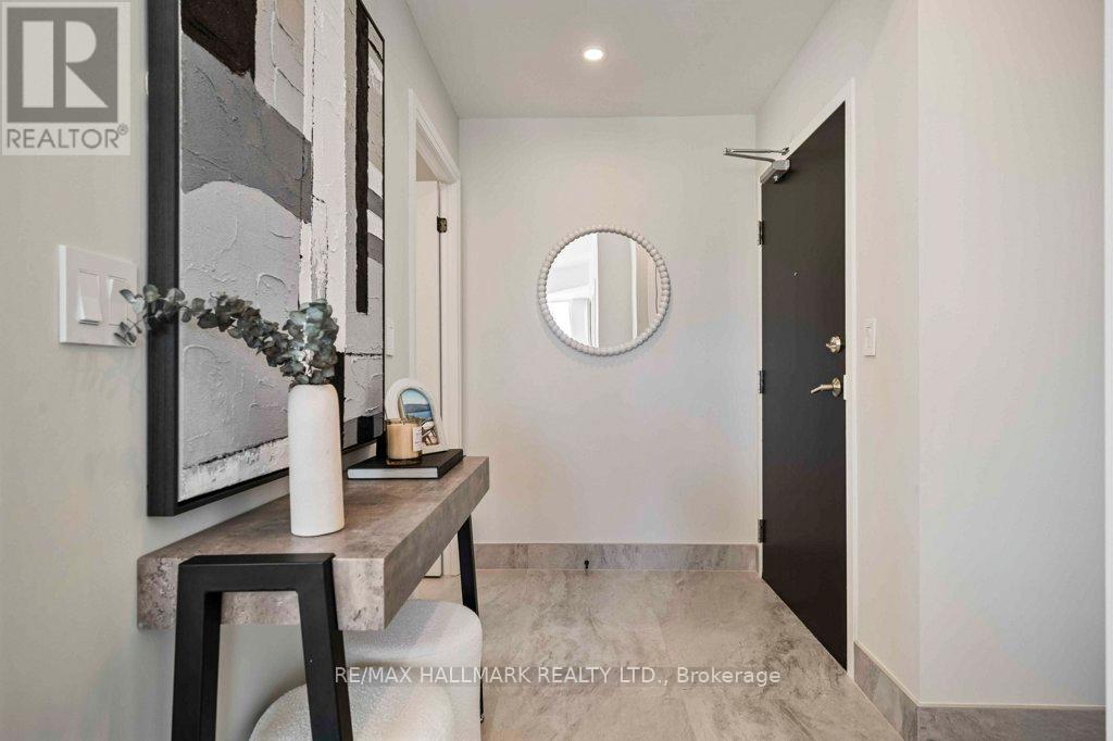 #810 736 SPADINA AVENUE - Image 2