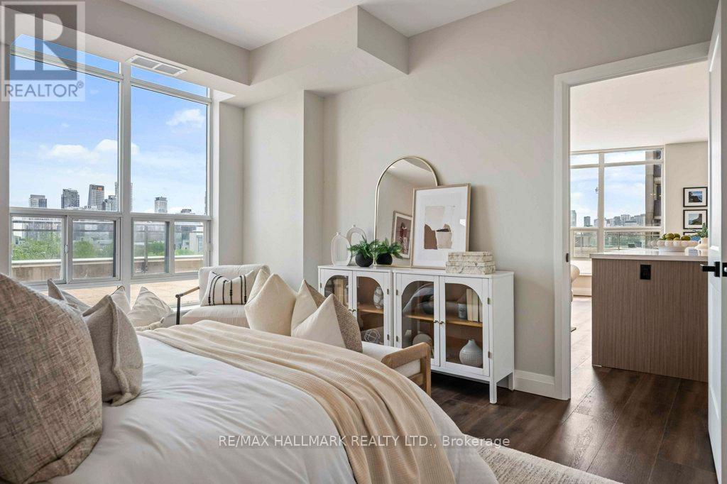 #810 736 SPADINA AVENUE - 26