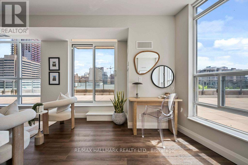 #810 736 SPADINA AVENUE - 33