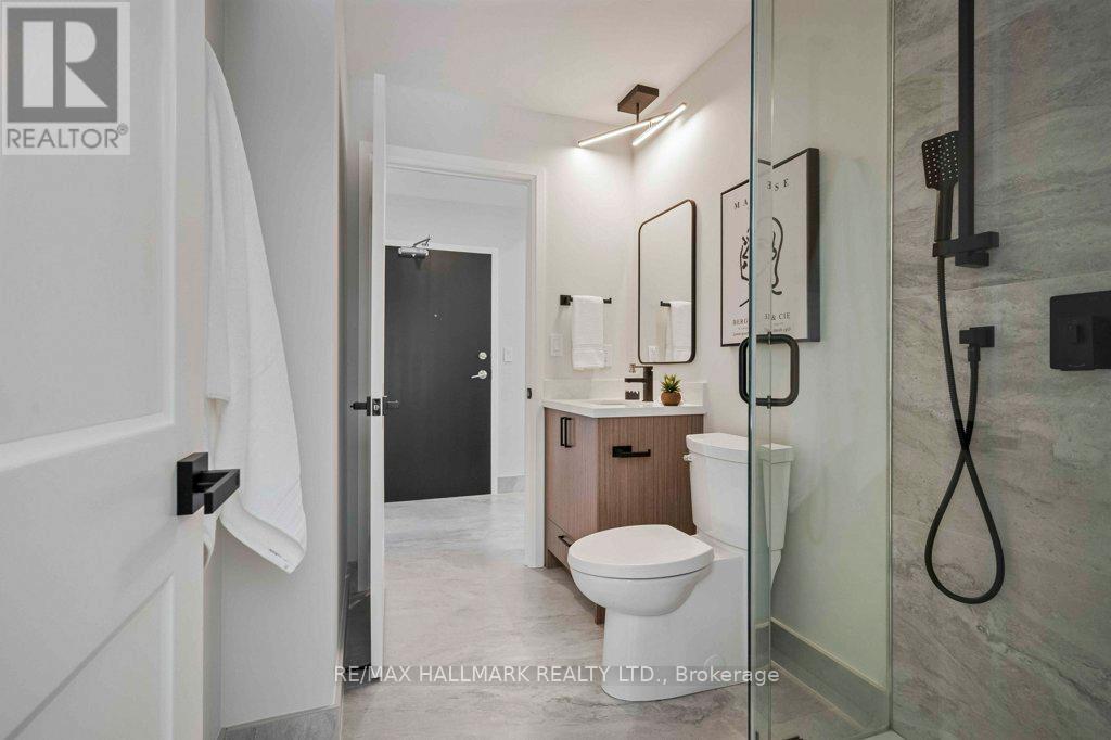 #810 736 SPADINA AVENUE - 4