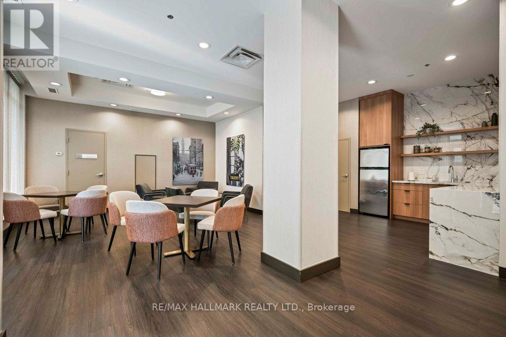 #810 736 SPADINA AVENUE - 45