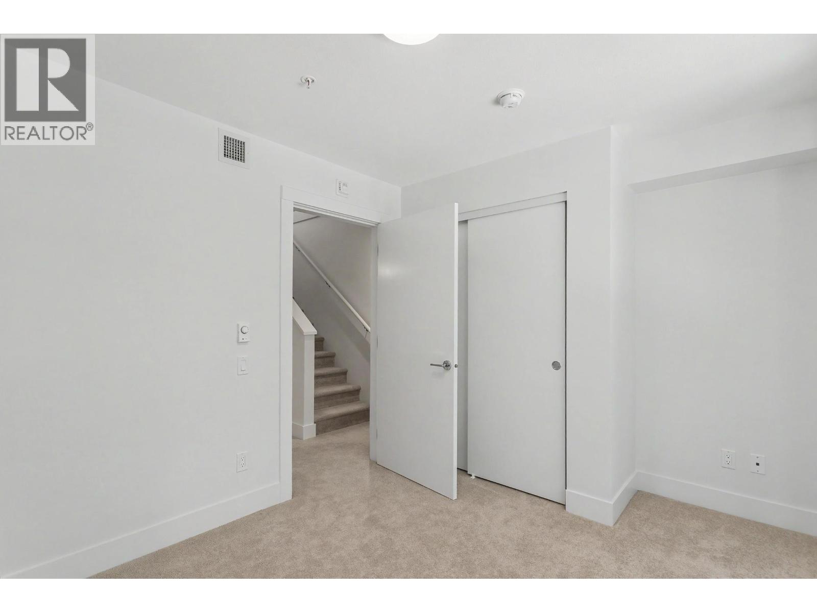 105 2304 EMERY COURT — photo 2