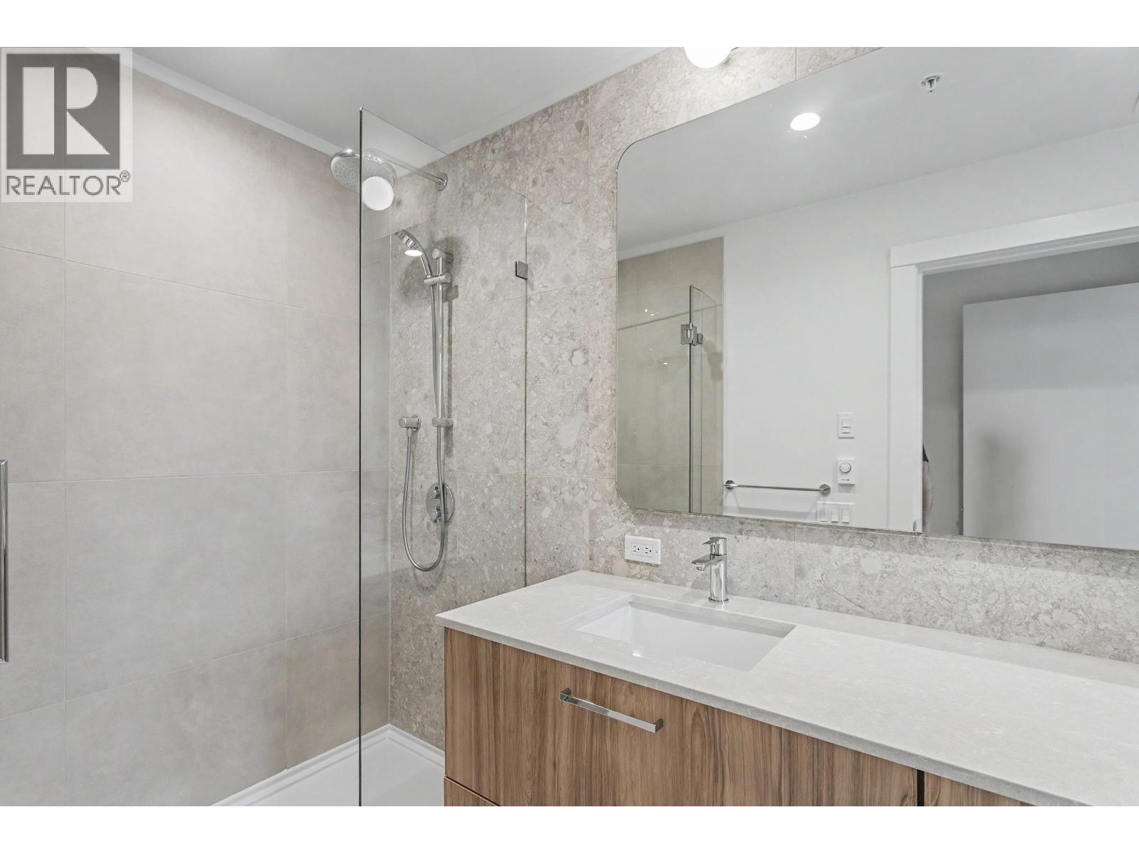 105 2304 EMERY COURT, North Vancouver