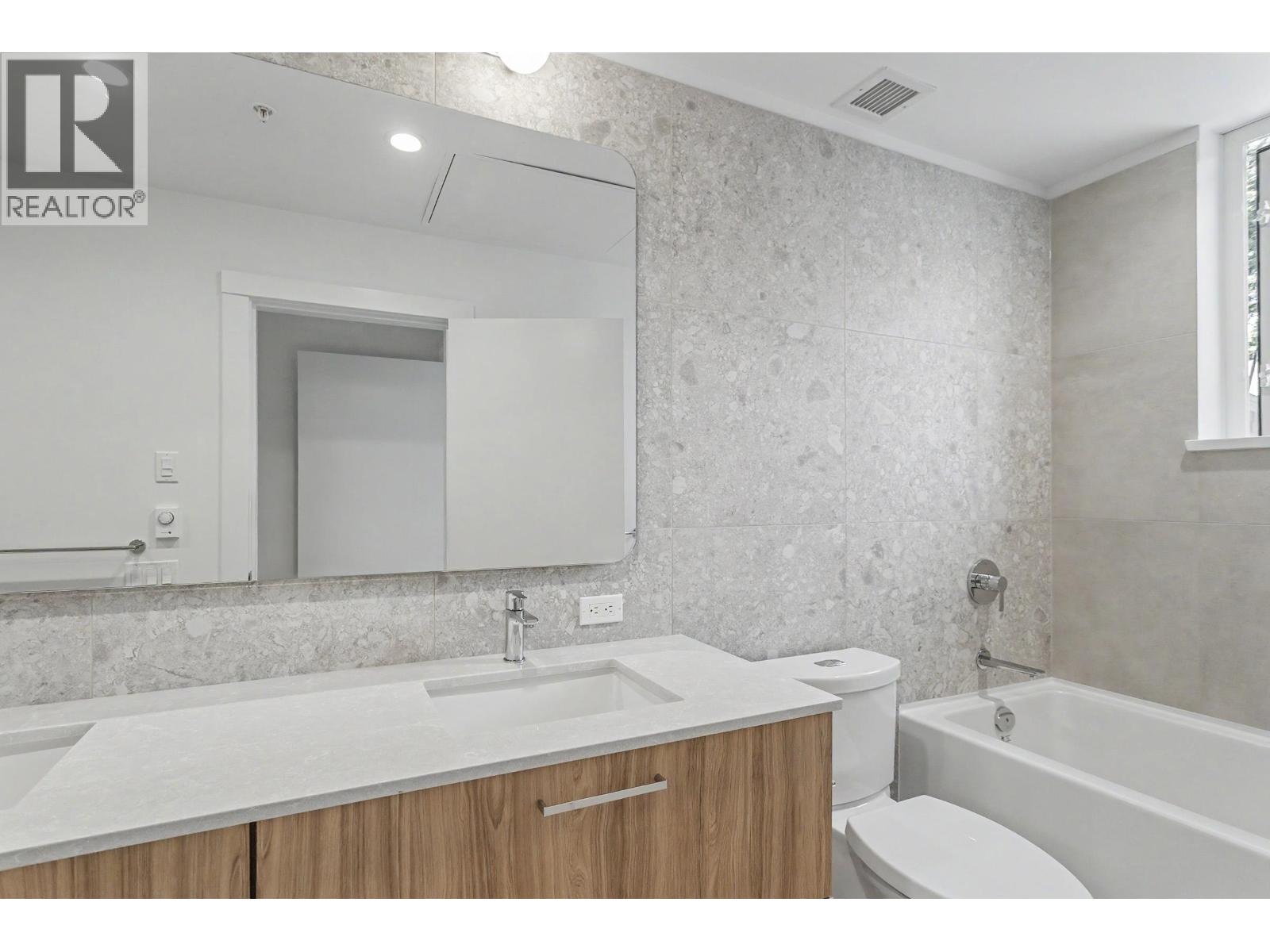 105 2304 EMERY COURT, North Vancouver