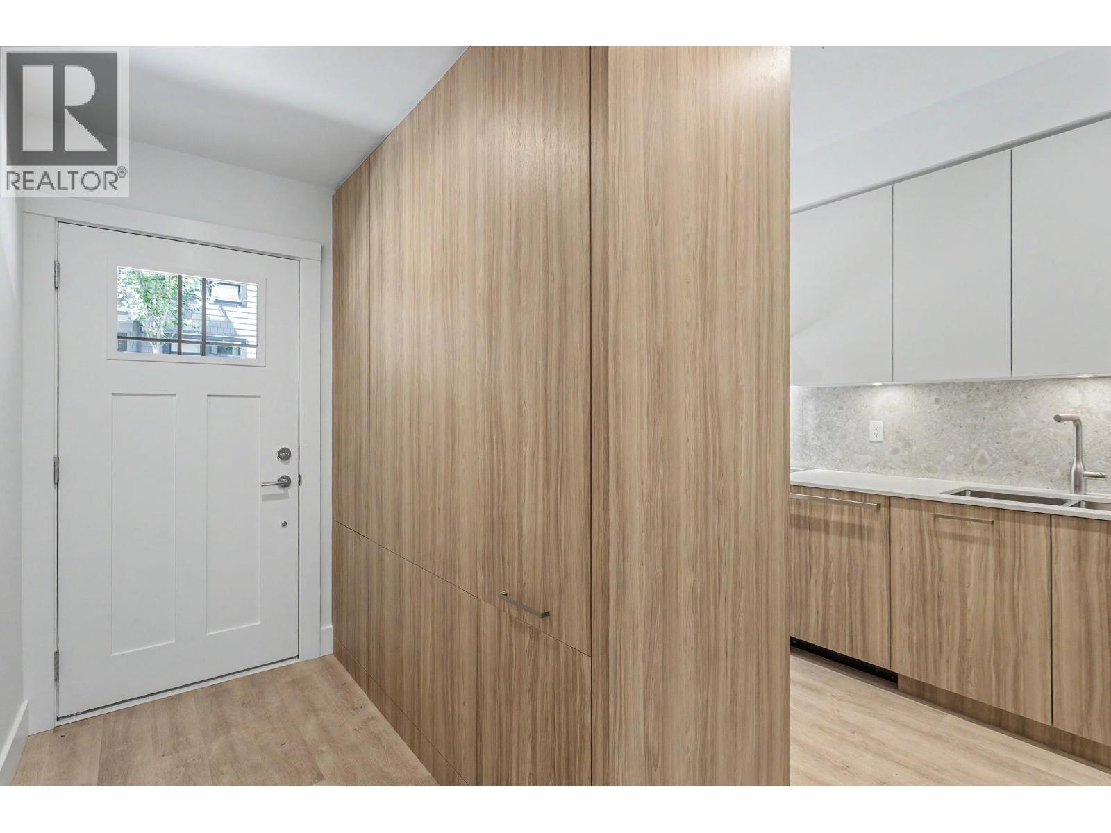 105 2304 EMERY COURT, North Vancouver