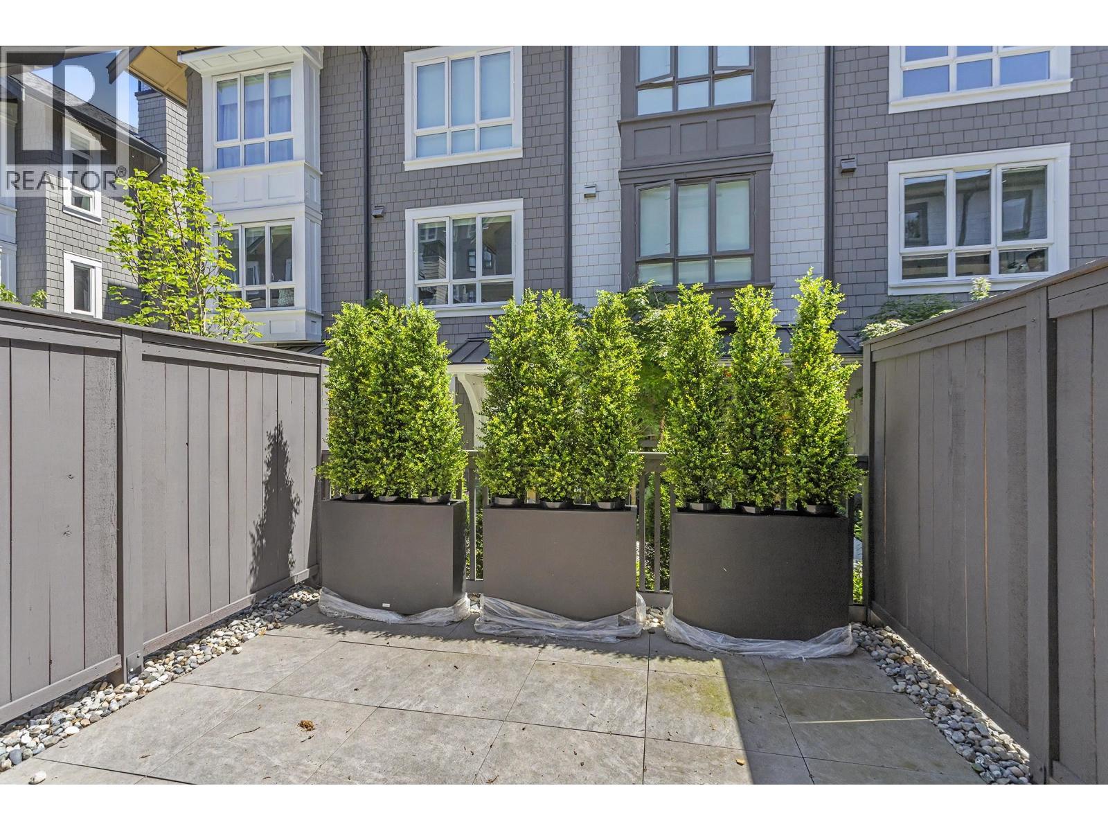 105 2304 EMERY COURT, North Vancouver