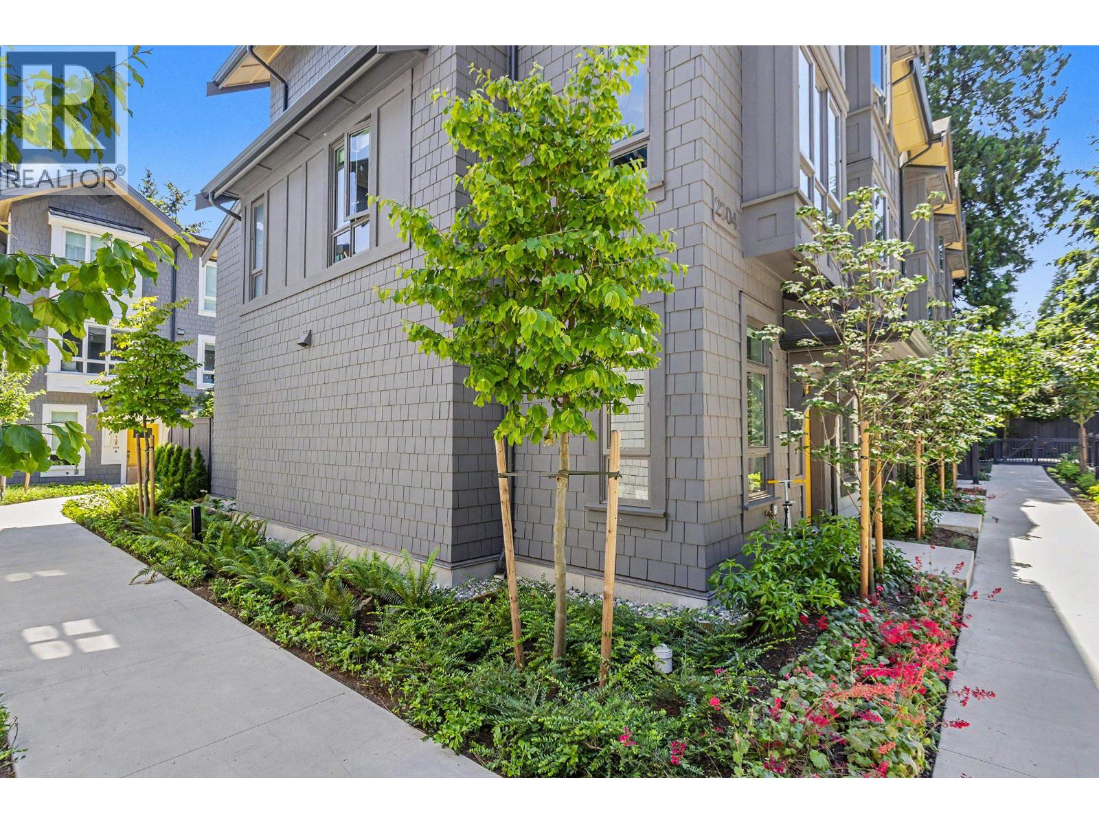 105 2304 EMERY COURT, North Vancouver