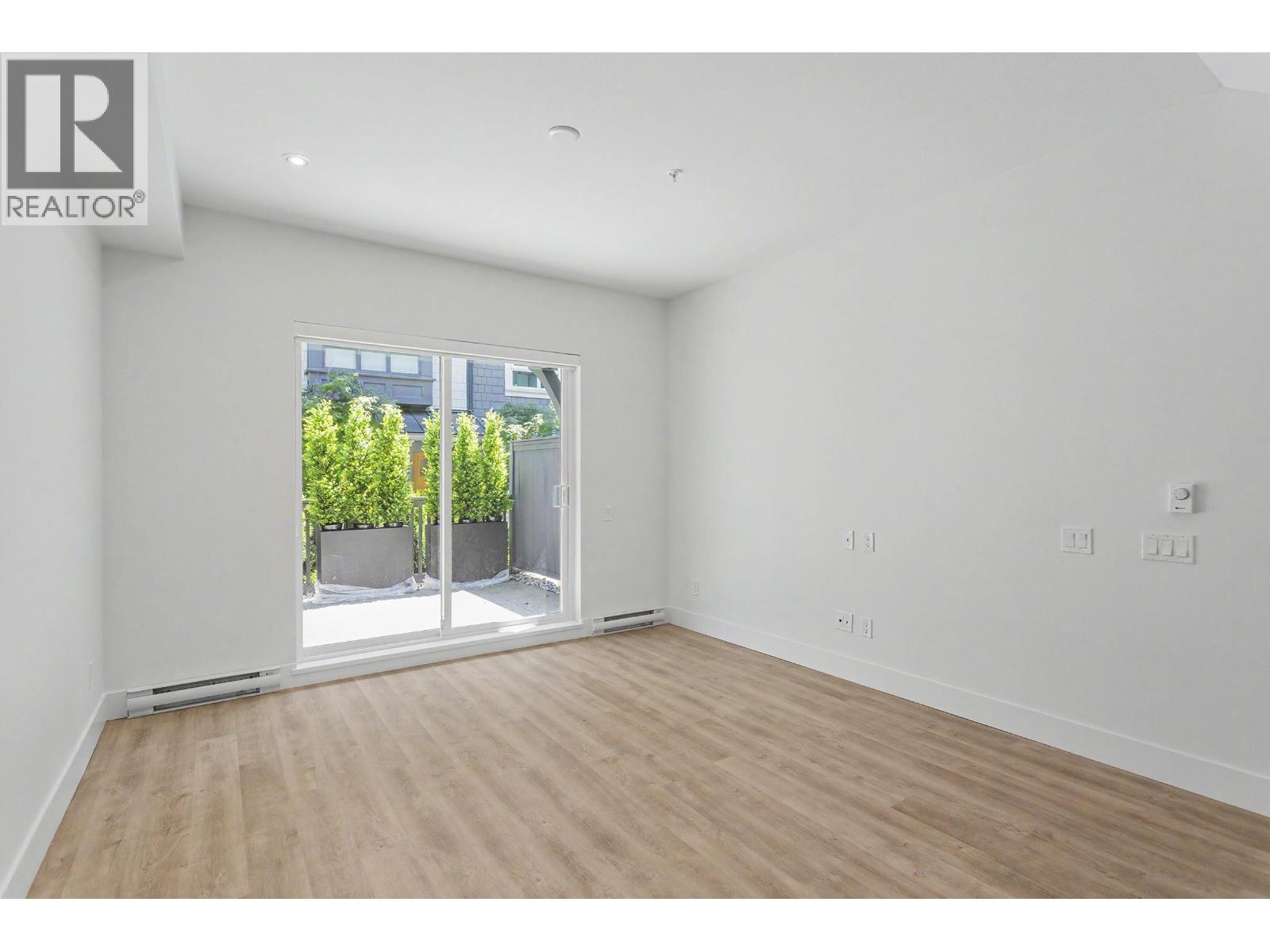 105 2304 EMERY COURT — photo 3