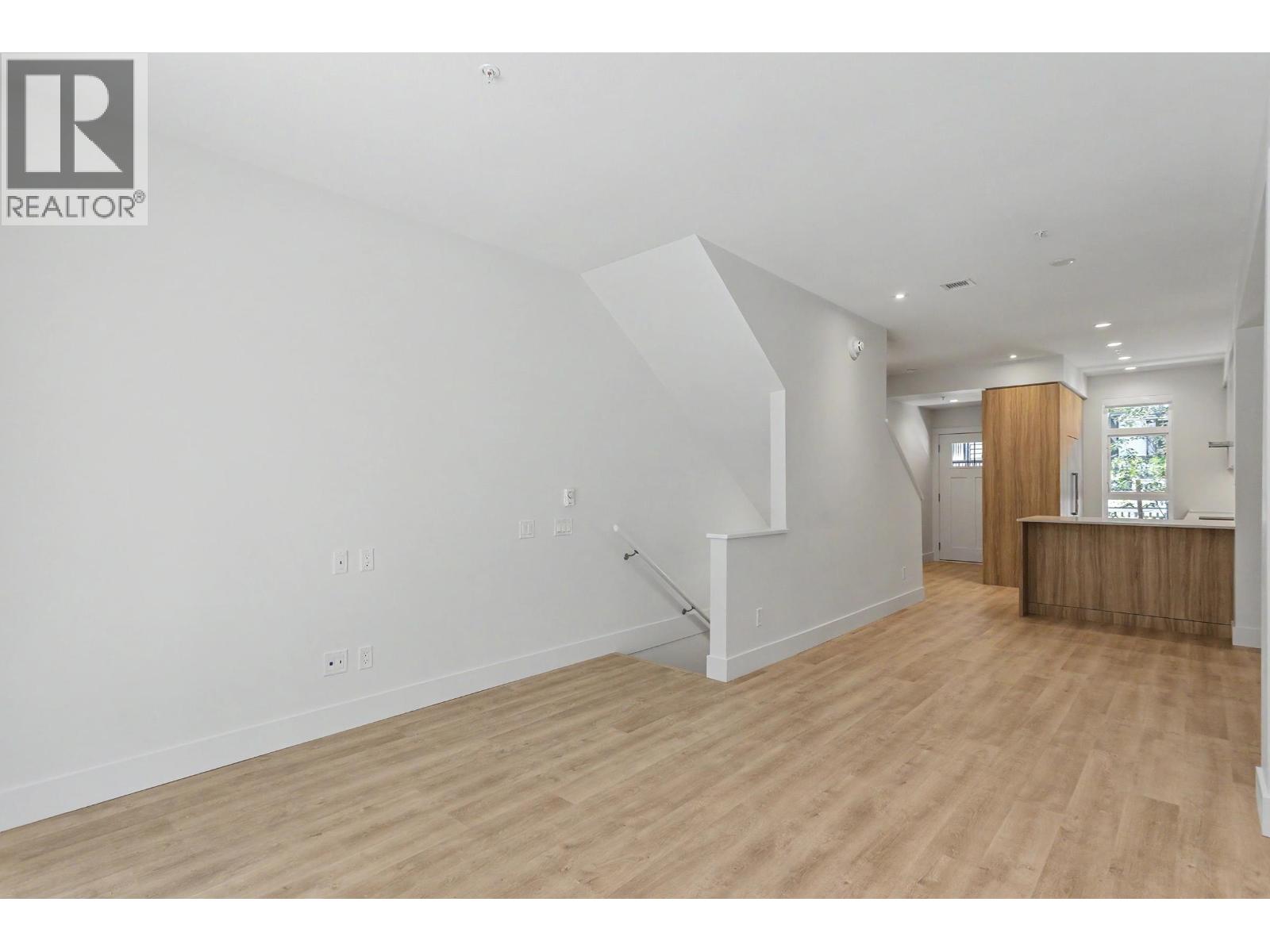 105 2304 EMERY COURT, North Vancouver