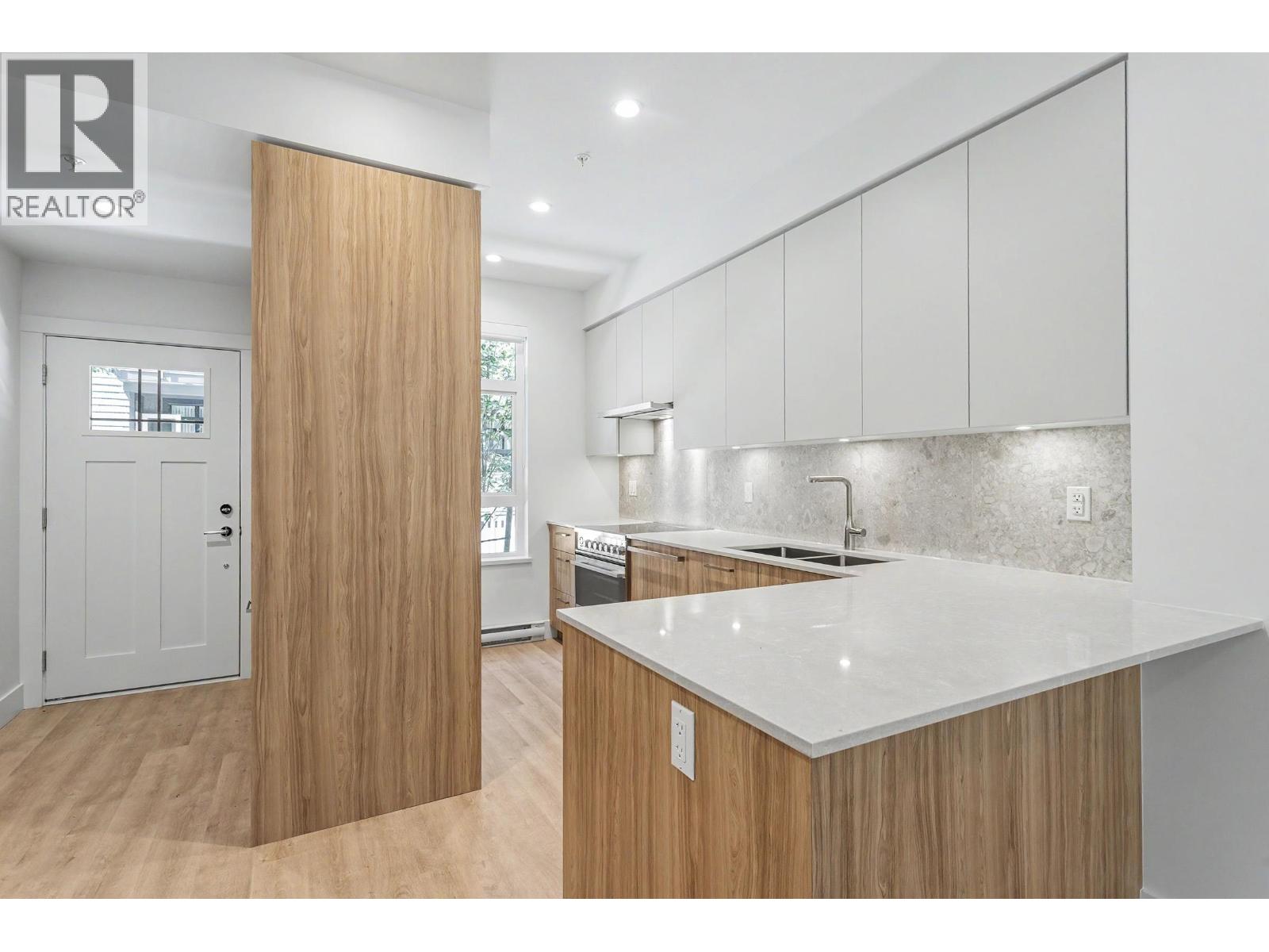 105 2304 EMERY COURT, North Vancouver