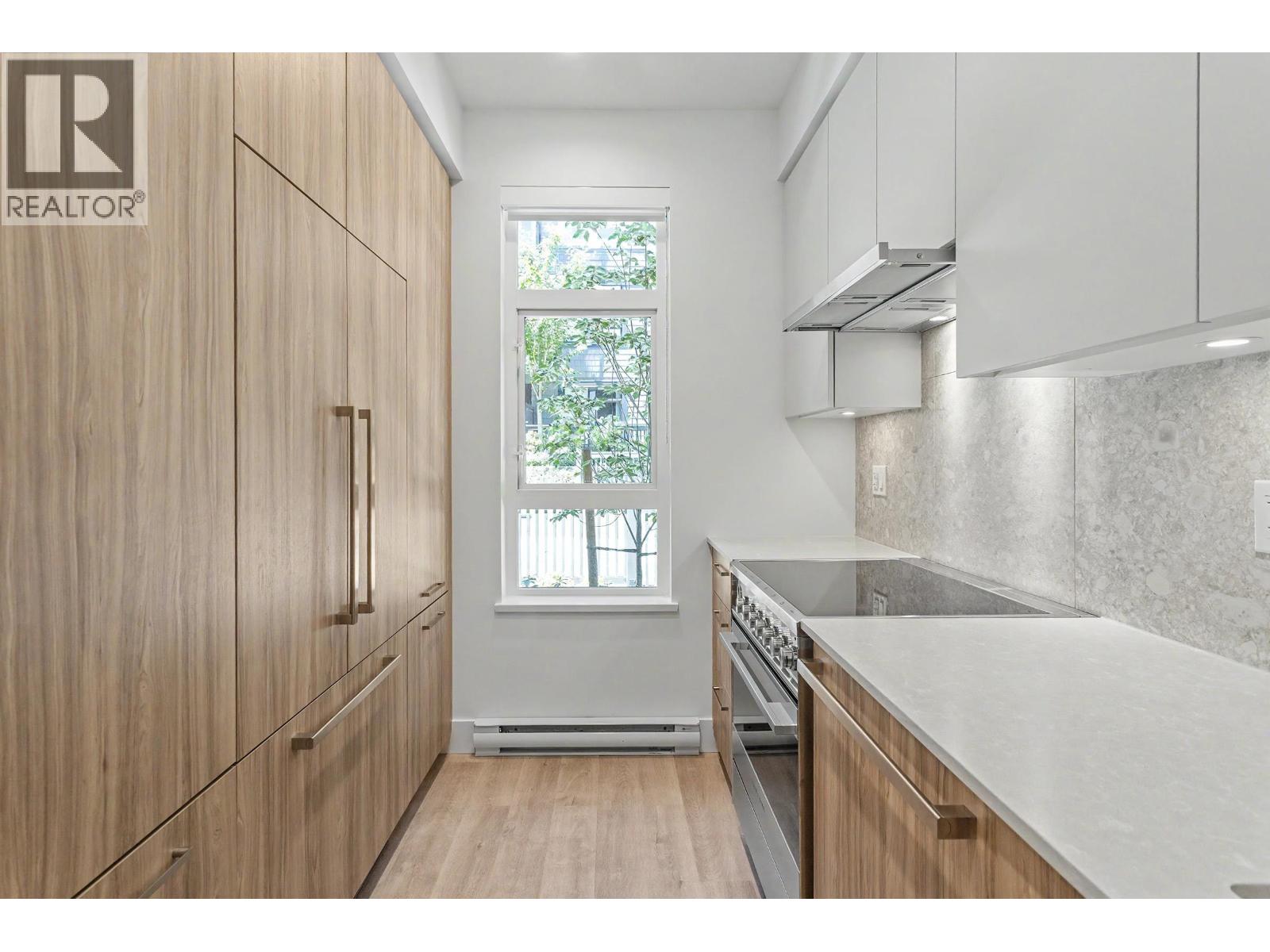 105 2304 EMERY COURT, North Vancouver