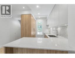 105 2304 Emery Court, North Vancouver, BC V7J0G3 Photo 7