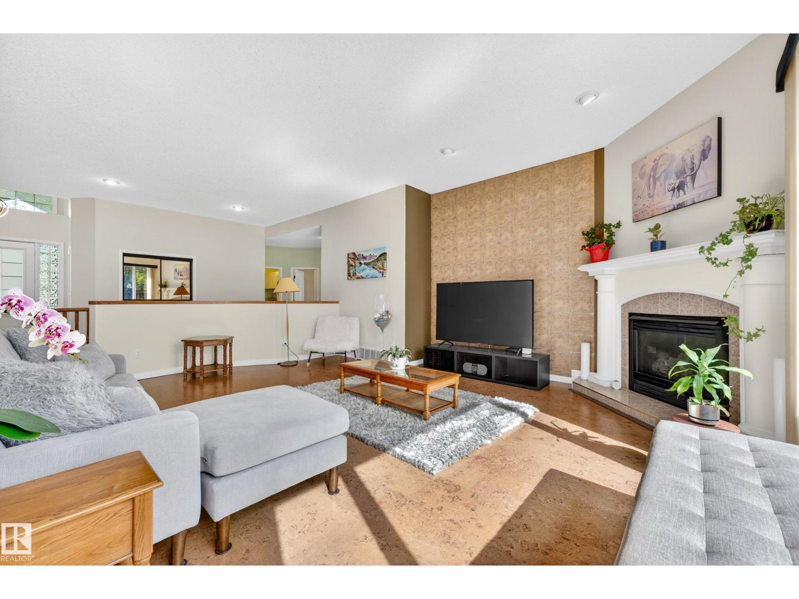 433 ESTATE DR - 16