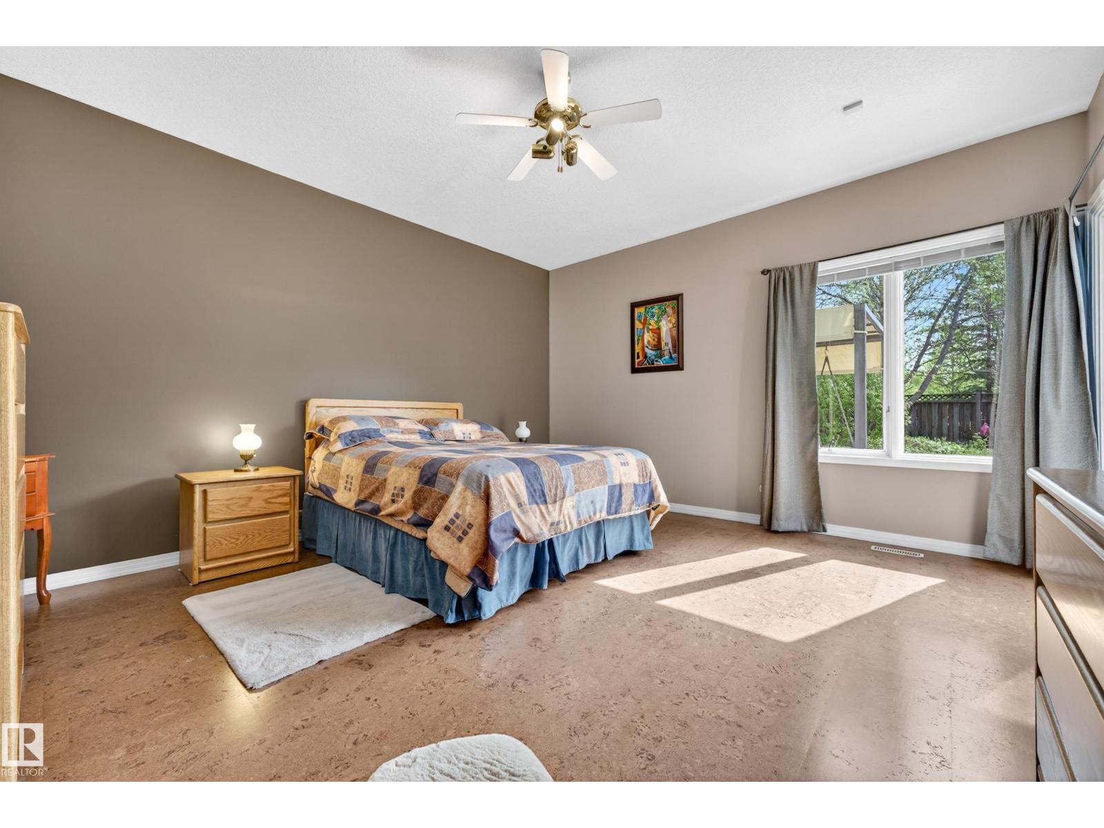 433 ESTATE DR - 24
