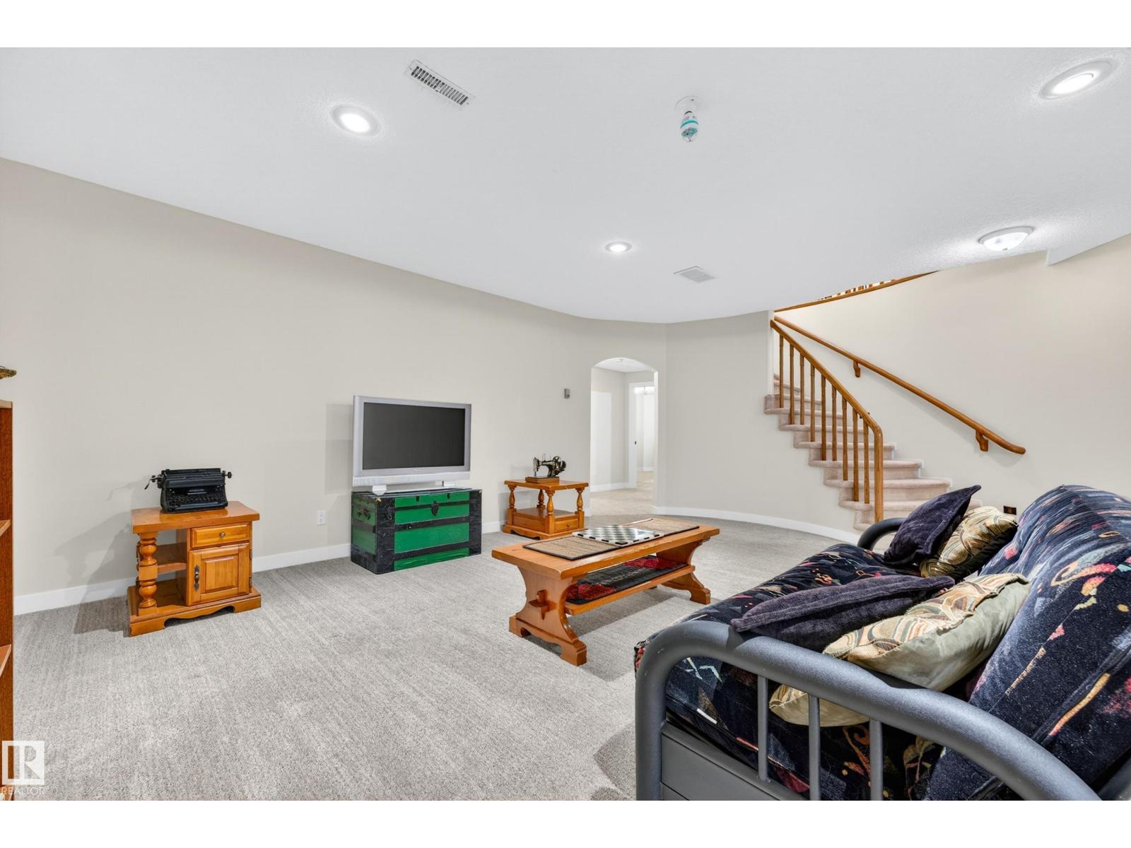 433 ESTATE DR - 40