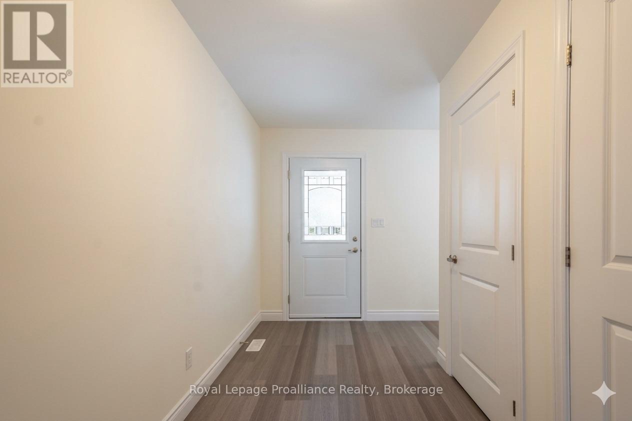 119 FARRINGTON CRESCENT - 3