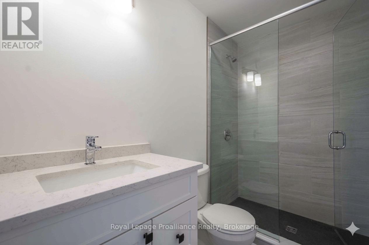 119 FARRINGTON CRESCENT - 13