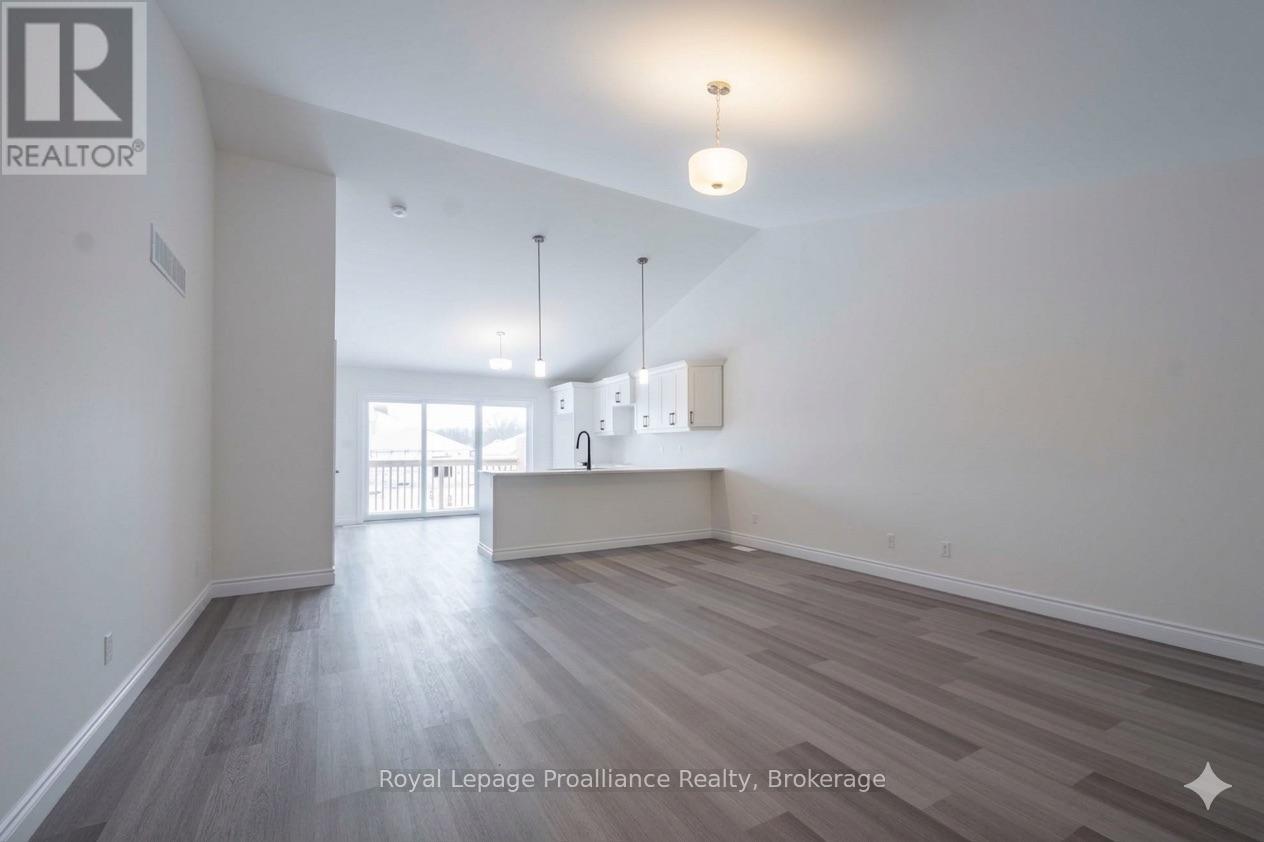 119 FARRINGTON CRESCENT - 4