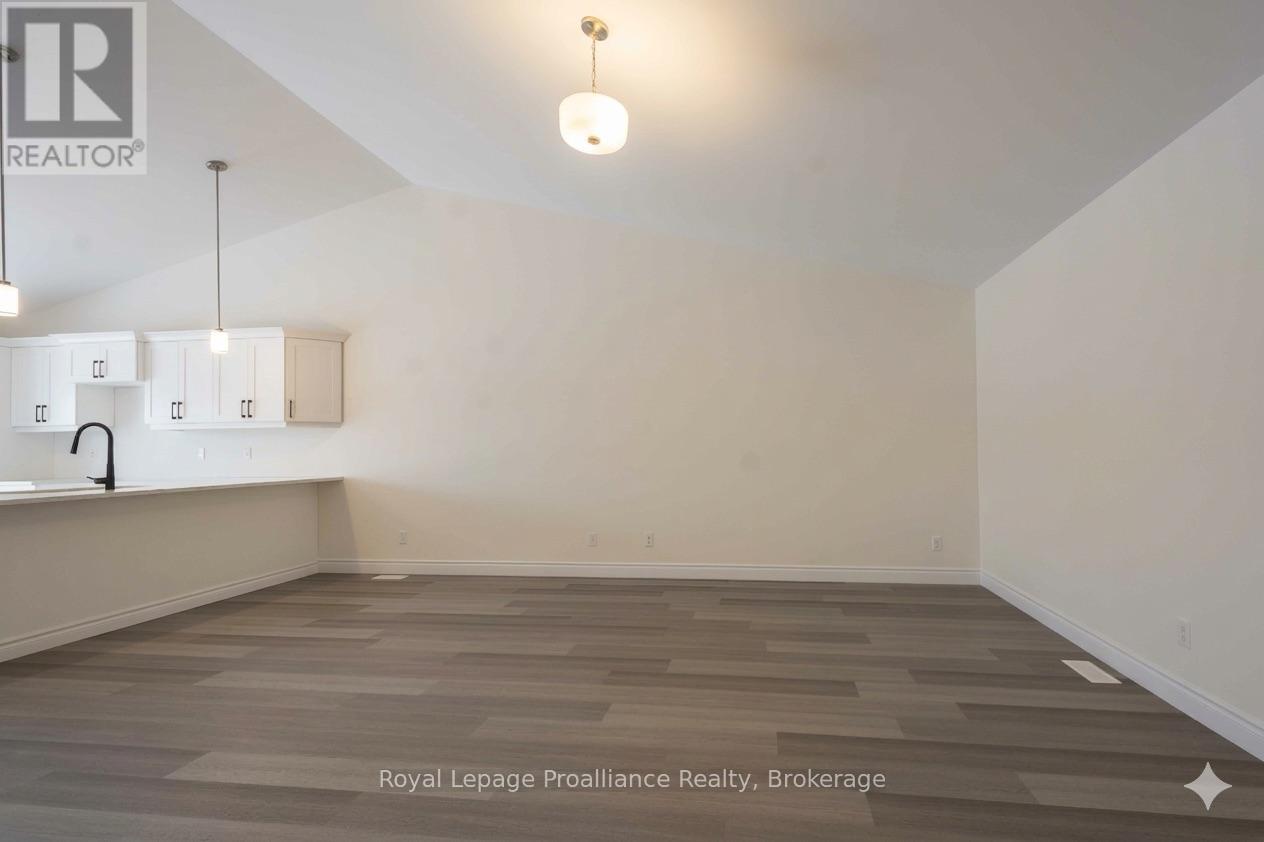 119 FARRINGTON CRESCENT - 5