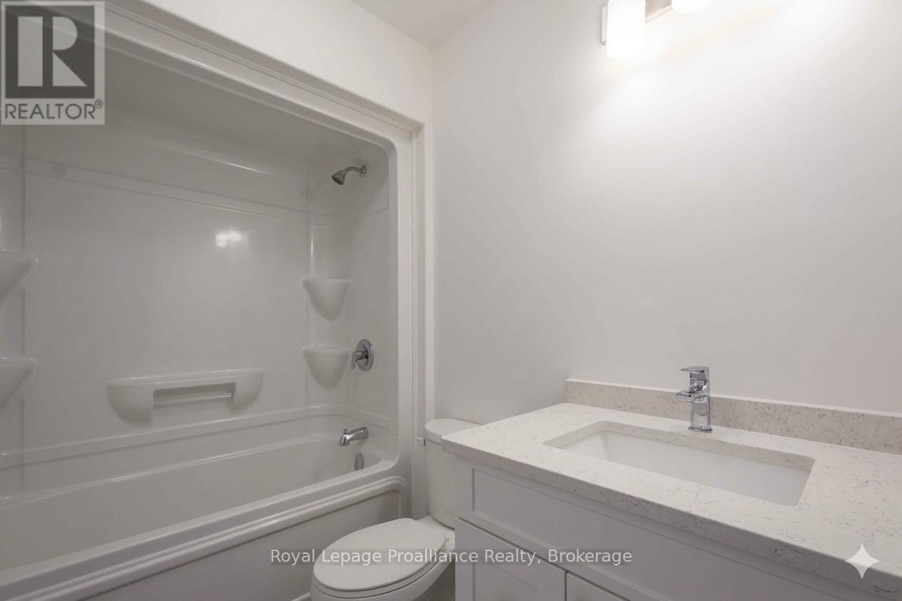 121 FARRINGTON CRESCENT - 16