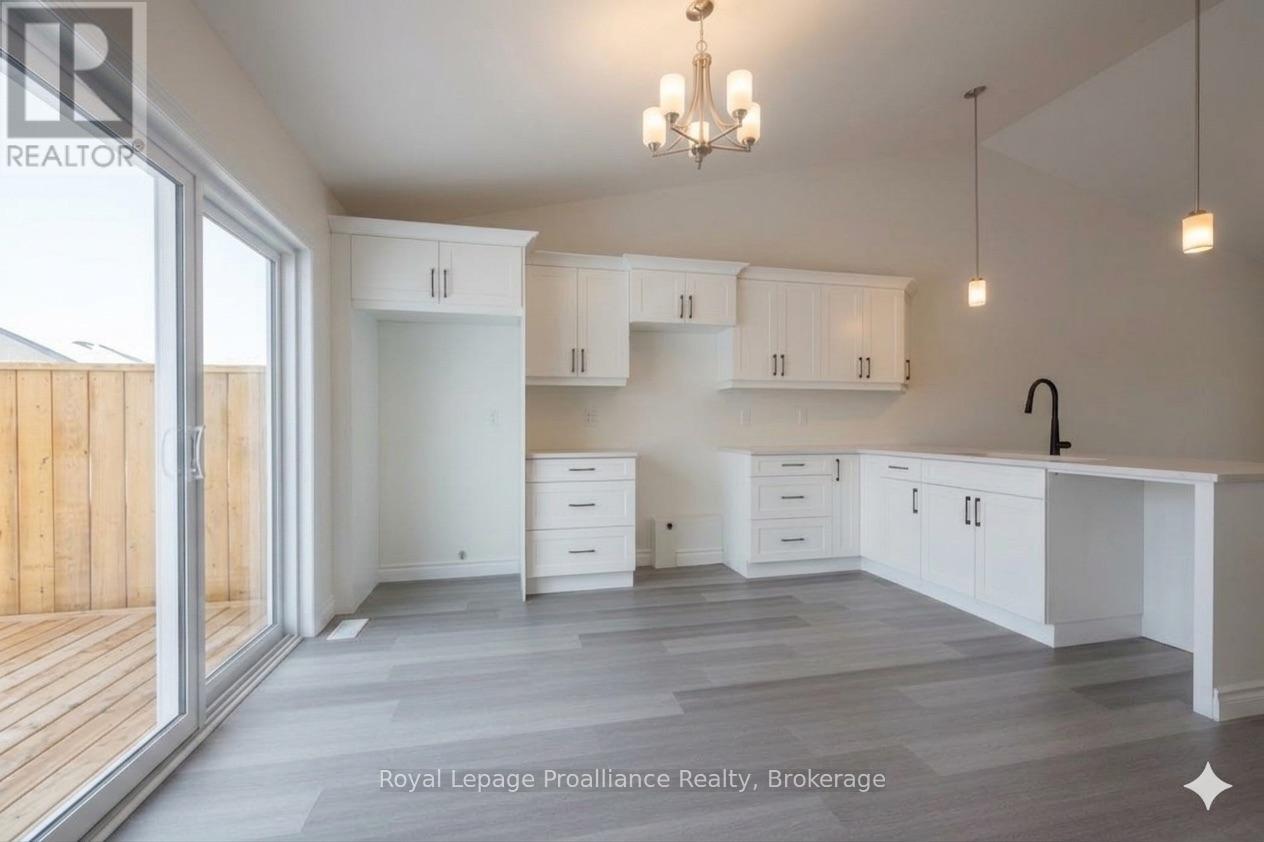 121 FARRINGTON CRESCENT - 9
