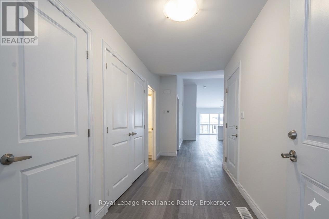 121 FARRINGTON CRESCENT - 2