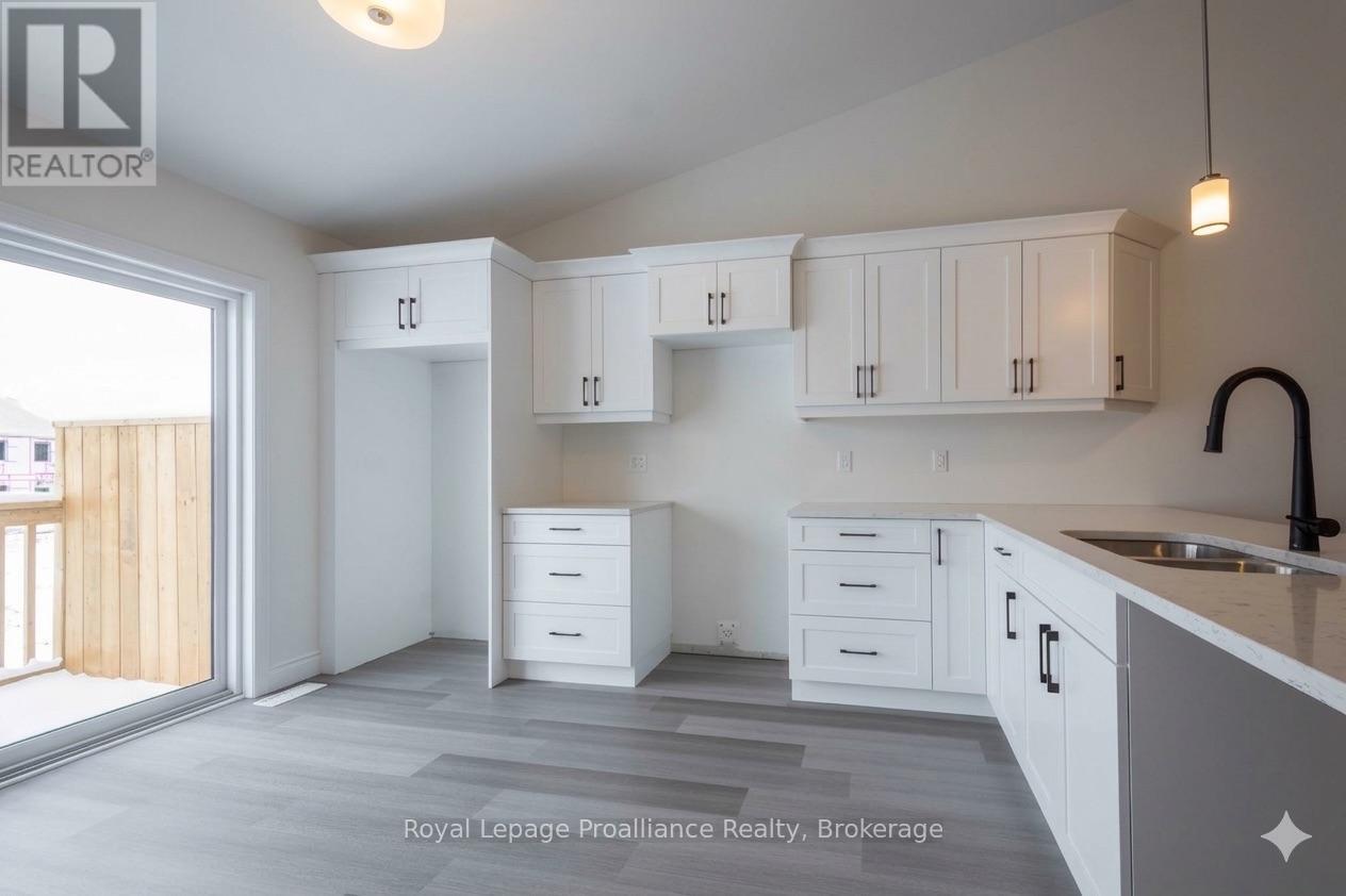 121 FARRINGTON CRESCENT - 8